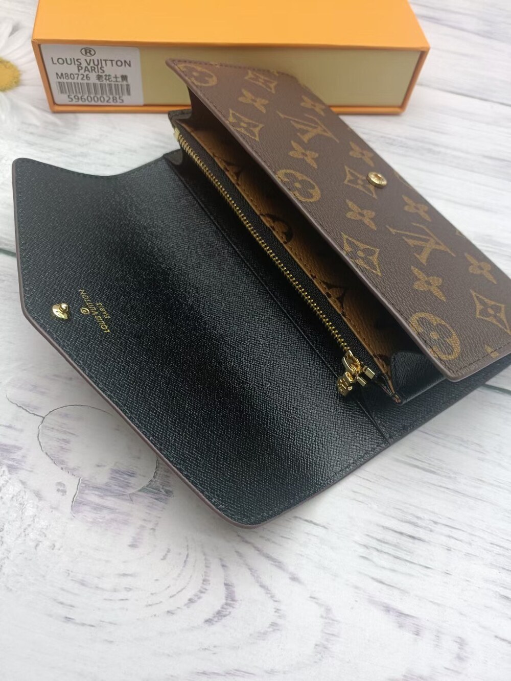 Louis Vuitton Sarah Wallet in Monogram - Picture 7 of 8
